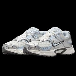 Nike V5 RNR Running Womens White Silver Blue Tint